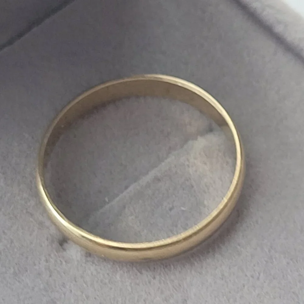Yellow Gold Tradtional Wedding Band 10k Size 8 1/2 Smooth Ring - Picture 8 of 15